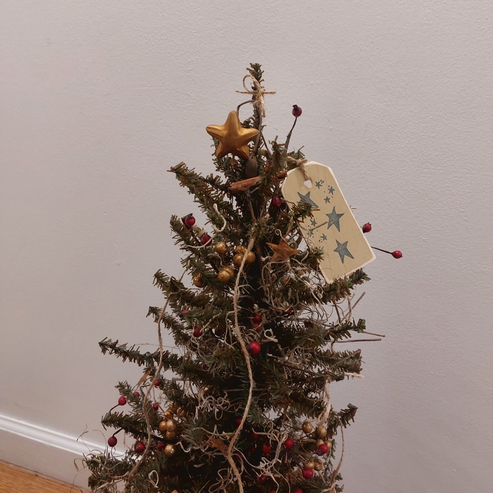 Rustic All Year Round Tree - Picture 3 of 4